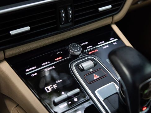 Certified 2023 Porsche Cayenne Platinum Edition AWD/4WD image 26