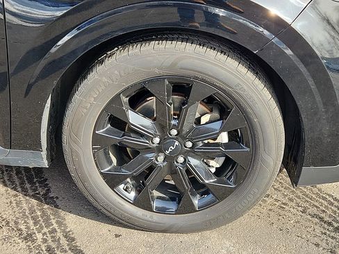 Used 2022 Kia Carnival SX image 8