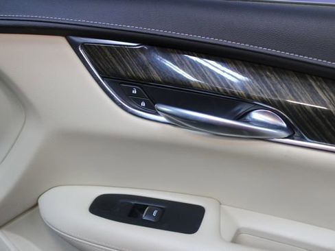 Used 2019 Cadillac XT5 FWD image 9