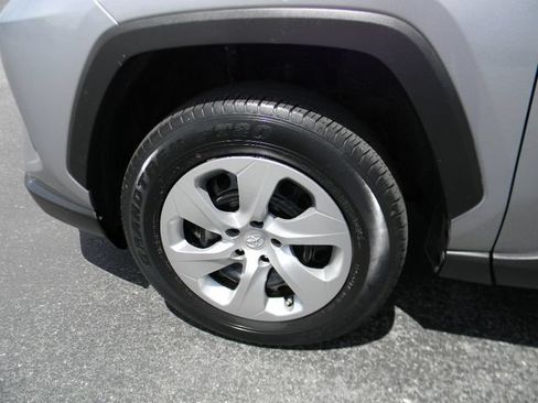 Used 2023 Toyota RAV4 LE AWD/4WD image 9