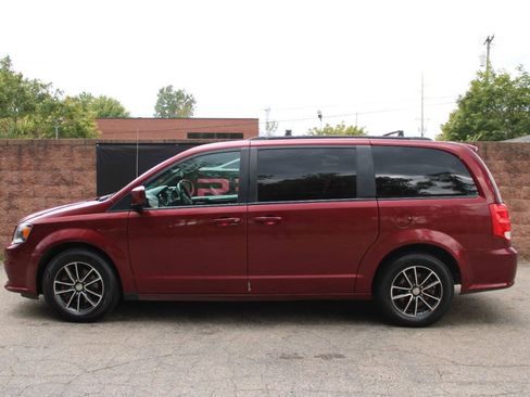 Used 2019 Dodge Grand Caravan GT FWD image 2
