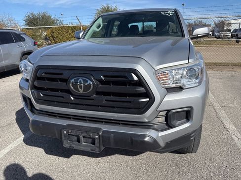 Used 2018 Toyota Tacoma SR5 image 2
