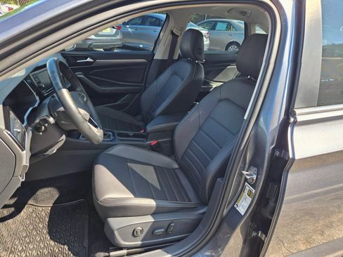 Used 2023 Volkswagen Jetta SE w/ Panoramic Sunroof Package FWD image 6