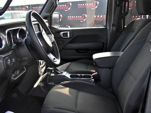 Used 2023 Jeep Gladiator Overland image 18