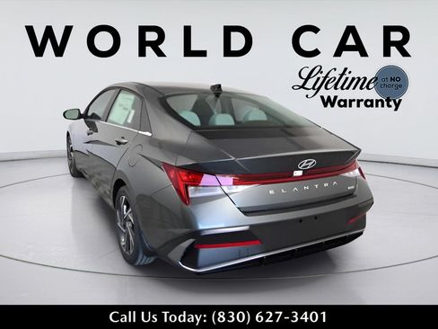 Used 2025 Hyundai Elantra Limited FWD image 5