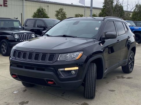 Used 2020 Jeep Compass Trailhawk image 3
