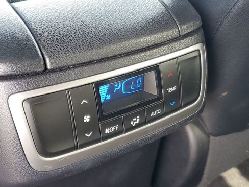 Used 2017 Toyota Highlander SE image 12