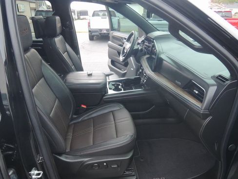 Used 2025 Chevrolet Suburban High Country AWD/4WD image 46