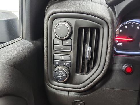 Used 2021 Chevrolet Silverado 2500 Custom w/ Custom Value Package AWD/4WD image 17