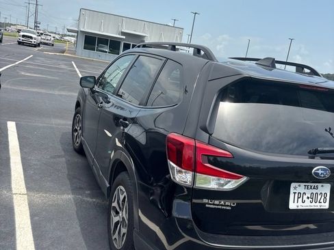 Used 2023 Subaru Forester Premium AWD/4WD image 5