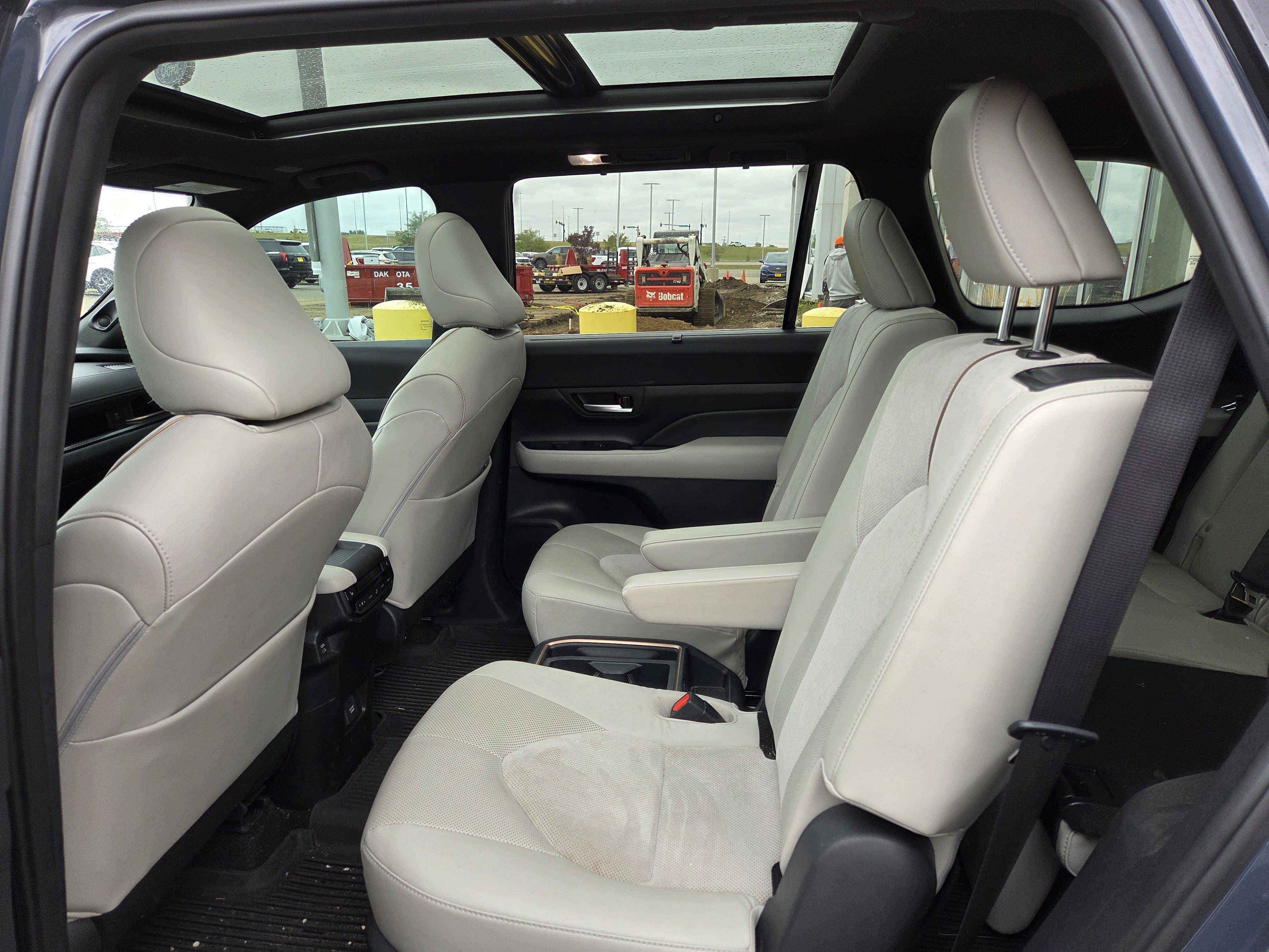 Used 2024 Toyota Grand Highlander AWD Hybrid image 9