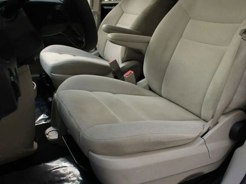 Used 2016 Dodge Grand Caravan SE w/ Quick Order Package 29E SE FWD image 17