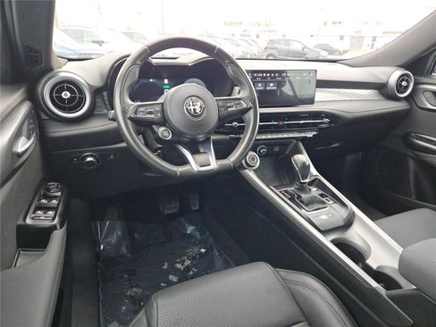 Used 2024 Alfa Romeo Tonale Ti w/ Premium Interior Package image 22