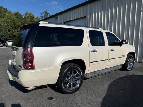 Used 2013 GMC Yukon XL Denali AWD/4WD image 2