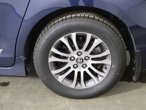 Used 2020 Toyota Sienna XLE w/ XLE Navigation Package FWD image 43