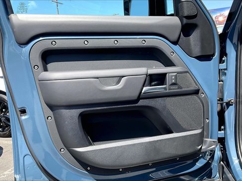 New 2026 Land Rover Defender 110 X-Dynamic SE AWD/4WD image 14