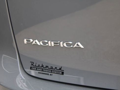 Used 2025 Chrysler Pacifica Select FWD image 54