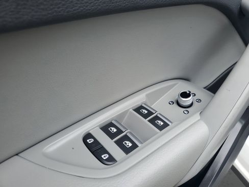 Used 2022 Audi Q5 2.0T Premium w/ Convenience Package image 21