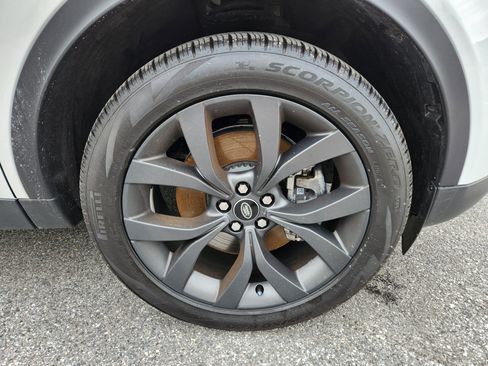 Certified 2023 Land Rover Discovery Sport SE image 7