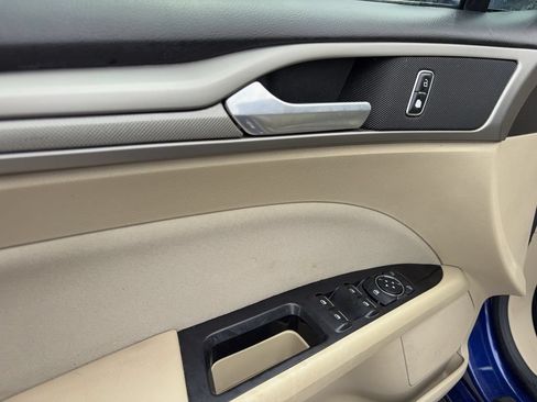Used 2015 Ford Fusion SE FWD image 11