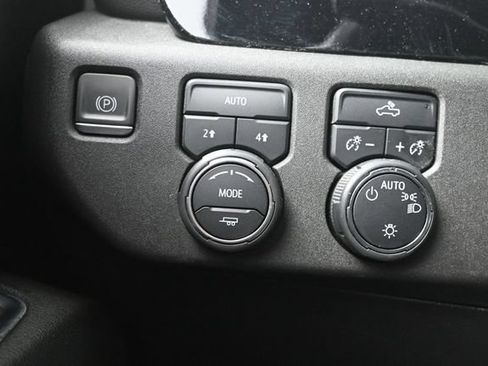 Used 2023 Chevrolet Silverado 1500 LT AWD/4WD image 14