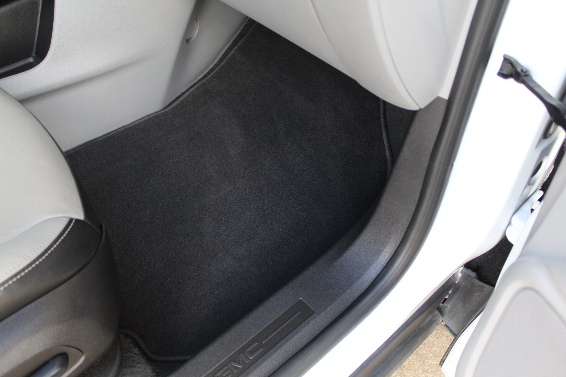 Used 2022 GMC Terrain SLT w/ Tech Package FWD image 18