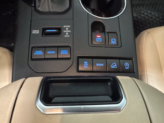 Used 2022 Toyota Highlander XLE AWD/4WD image 7