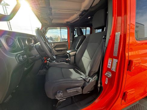 Used 2018 Jeep Wrangler Unlimited Sport S image 12