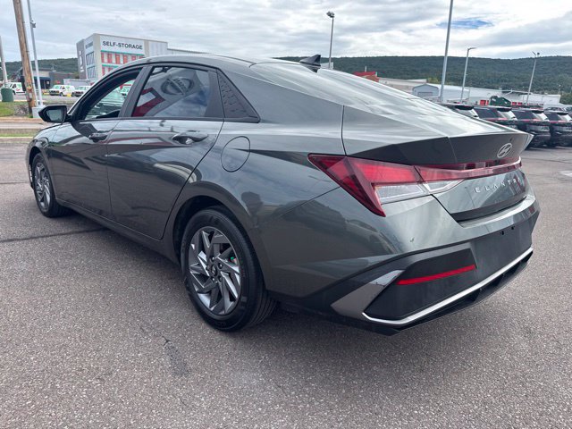 Used 2024 Hyundai Elantra SEL FWD image 7