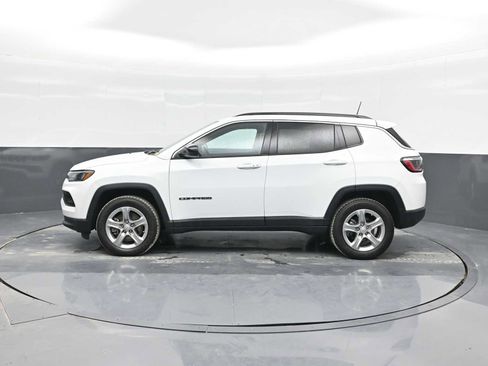 Used 2023 Jeep Compass Latitude image 9