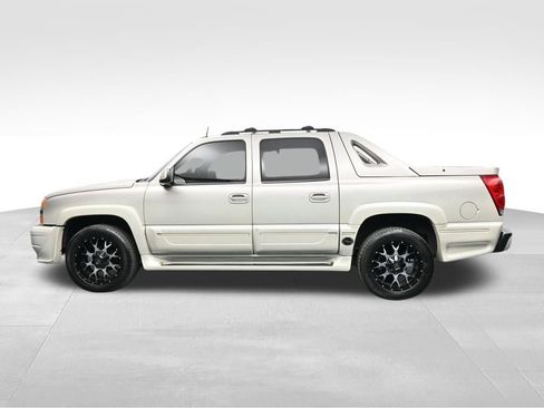 Used 2005 Chevrolet Avalanche Z71 w/ Sun And Sound Package AWD/4WD image 2