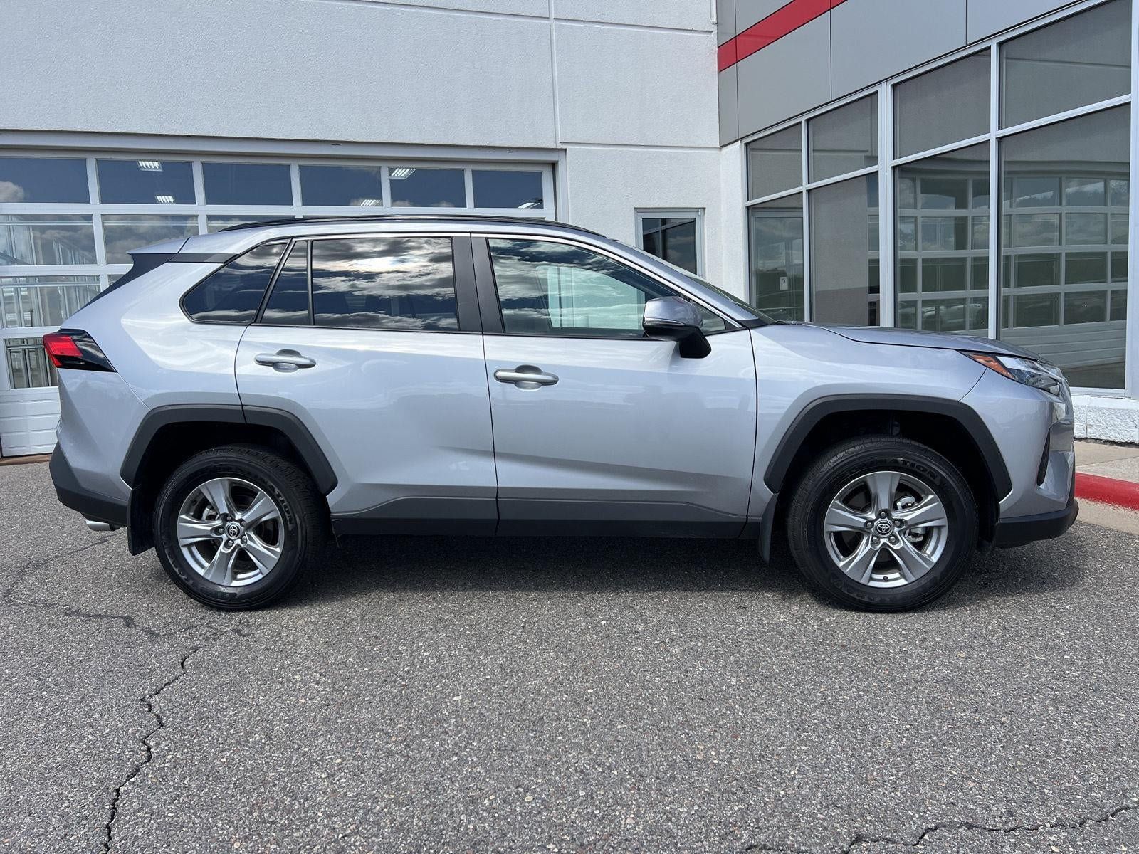 Used 2025 Toyota RAV4 XLE w/ Convenience Package AWD/4WD image 9