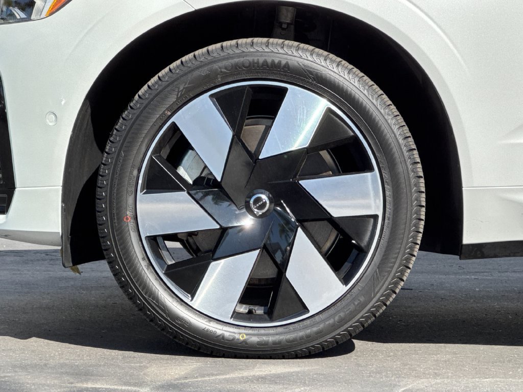 Certified 2024 Volvo XC60 T8 Plus w/ Protection Package Premier AWD/4WD image 25