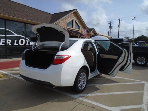 Used 2014 Toyota Corolla LE FWD image 17