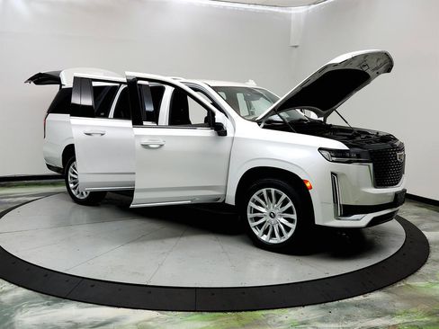 Used 2022 Cadillac Escalade ESV Luxury image 10