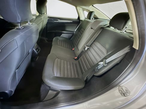 Used 2019 Ford Fusion SE FWD image 27