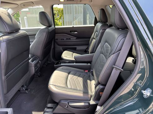 Used 2023 Nissan Pathfinder Platinum AWD/4WD image 15