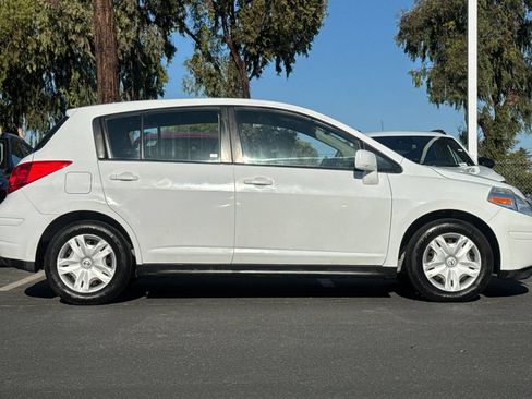 Used 2011 Nissan Versa 1.8 S FWD image 4
