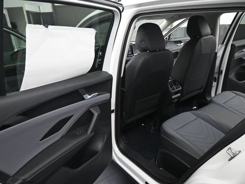 New 2026 Volkswagen Tiguan SE AWD/4WD image 39