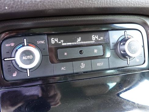 Used 2012 Volkswagen Touareg Sport AWD/4WD image 43
