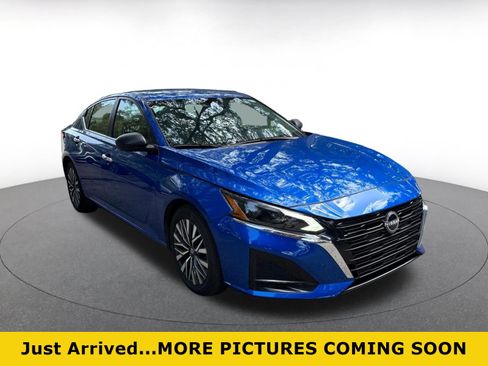 Used 2025 Nissan Altima 2.5 SV FWD image 1