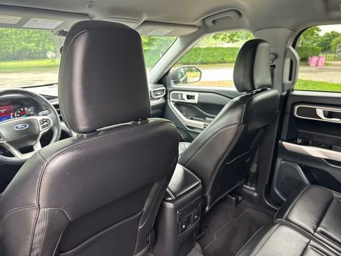 Used 2023 Ford Explorer XLT w/ Equipment Group 202A AWD/4WD image 29