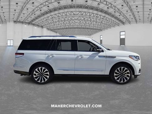 Used 2022 Lincoln Navigator Reserve image 8