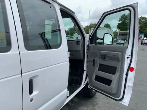 Used 2013 Ford E-350 and Econoline 350 Super Duty image 21