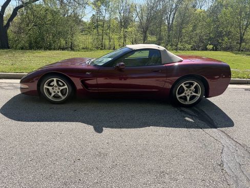Used 2003 Chevrolet Corvette Convertible w/ Preferred Equipment Group1 RWD image 2