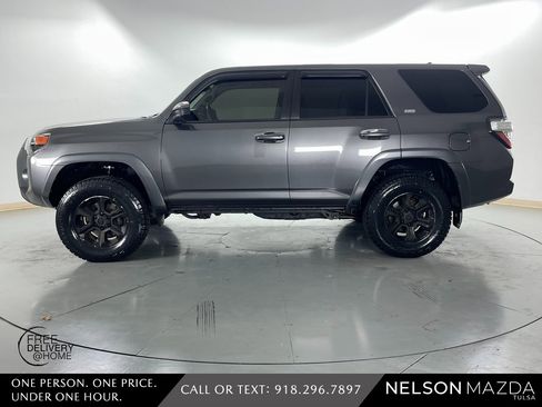 Used 2015 Toyota 4Runner SR5 image 9