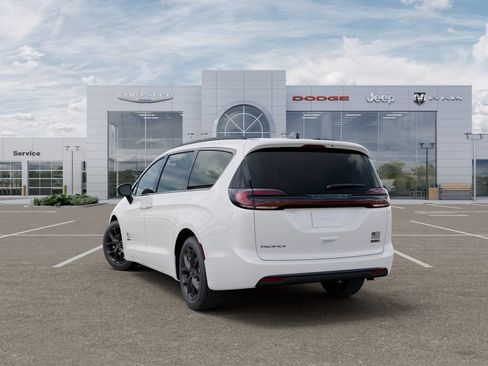 New 2027 Chrysler Pacifica Select FWD image 3