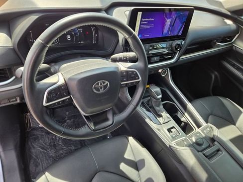 Certified 2024 Toyota Grand Highlander XLE image 11