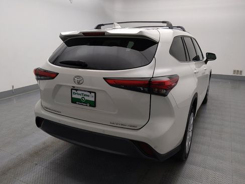 Used 2020 Toyota Highlander Limited image 7
