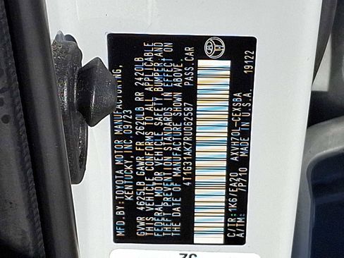 Used 2024 Toyota Camry SE image 30